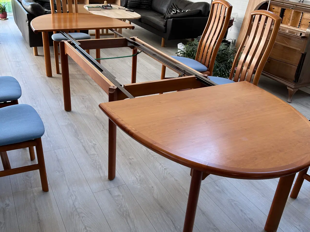 Billede 7 - Stort spisebord i kirsebær + 6 stole. Skovby.