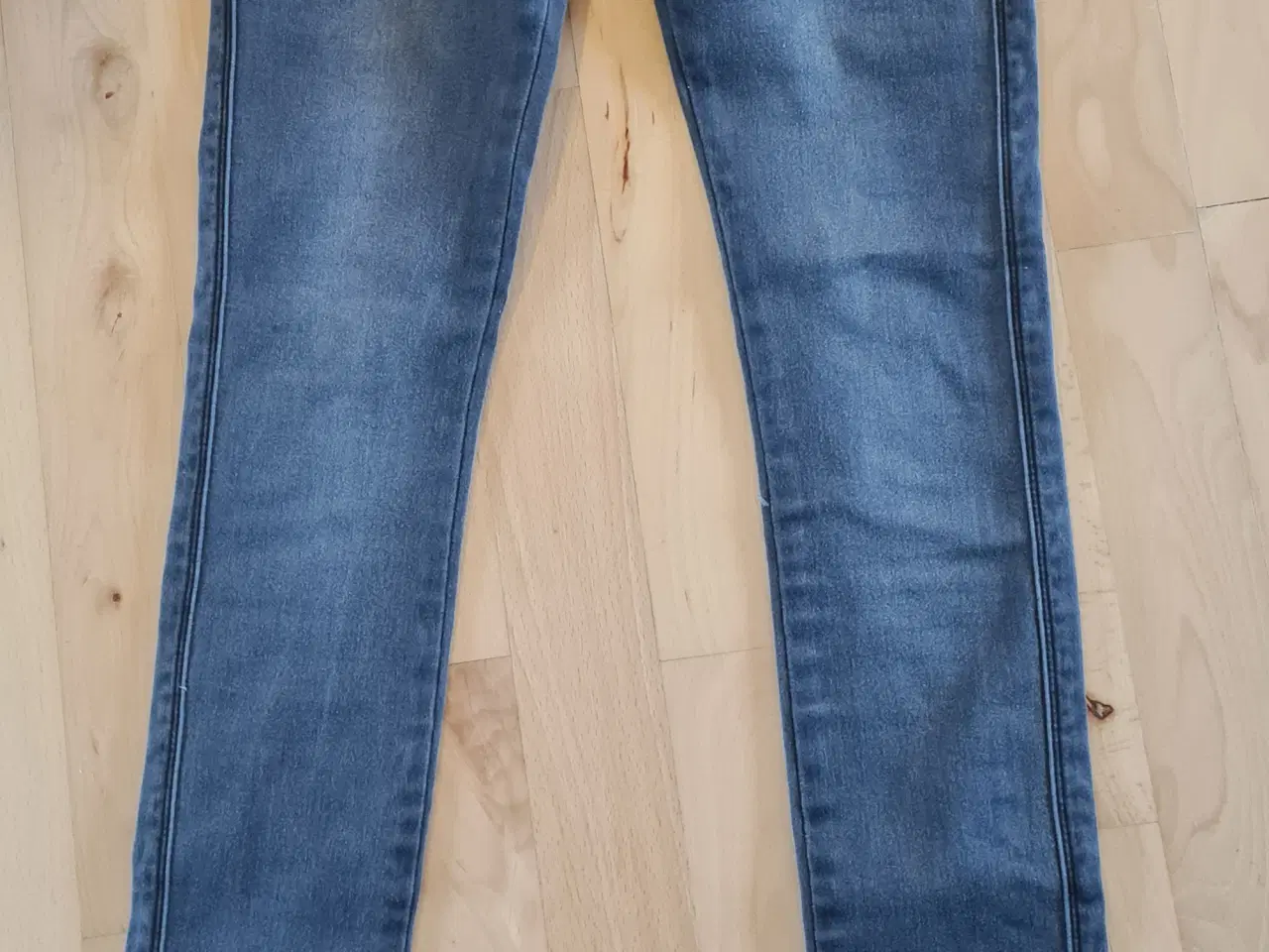 Billede 3 - Nye jeans str S DR Denim