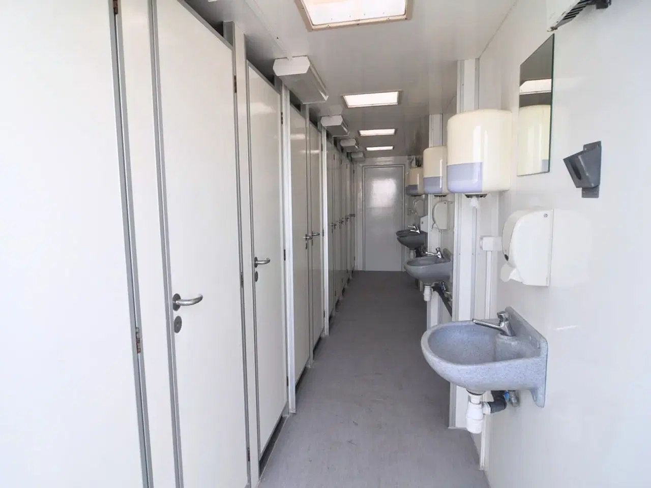 Billede 10 - Type 730: Toiletvogn med 10 toiletter