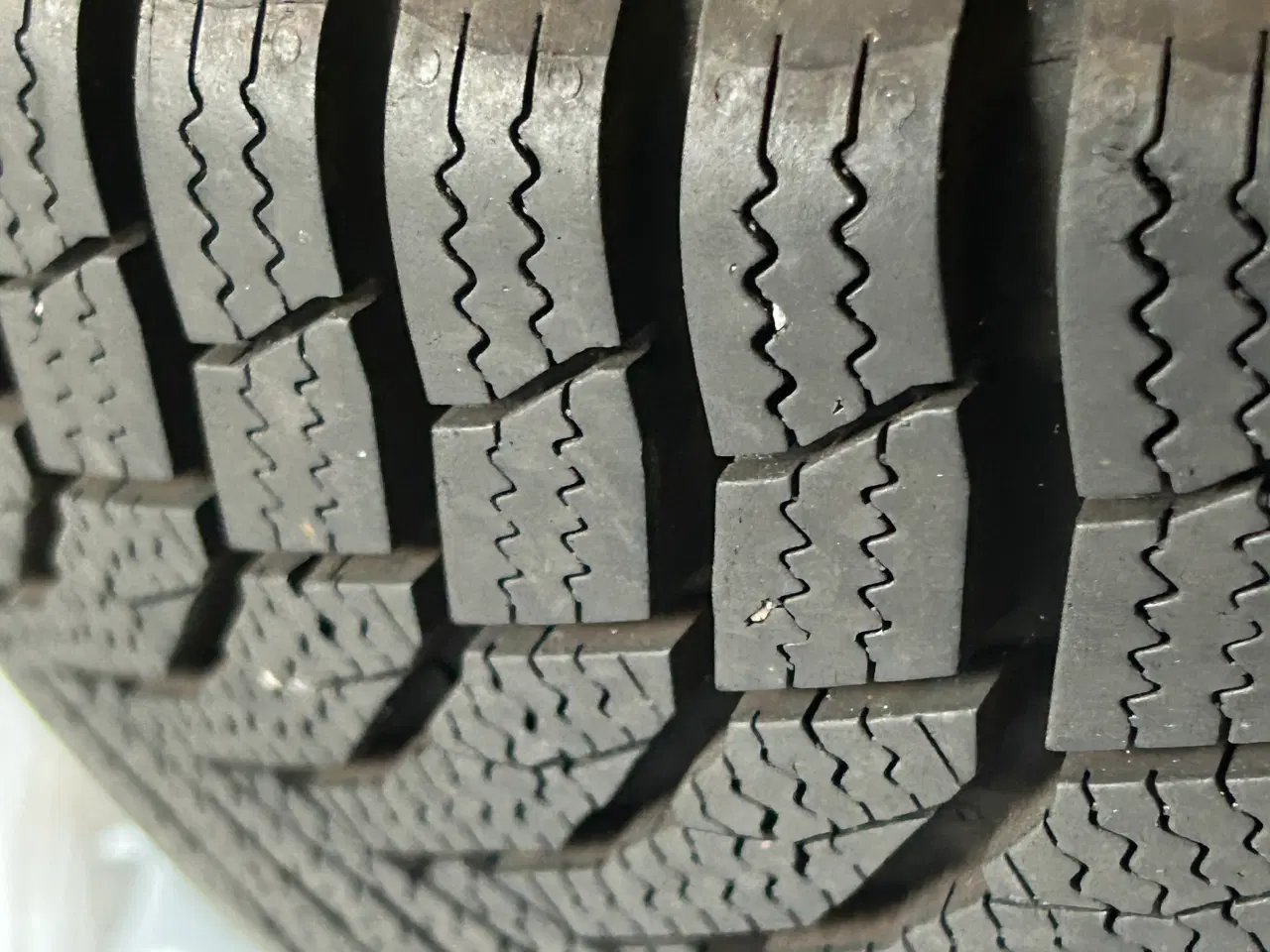 Billede 5 - Vinterdæk 215/60 R17 og stålfælge
