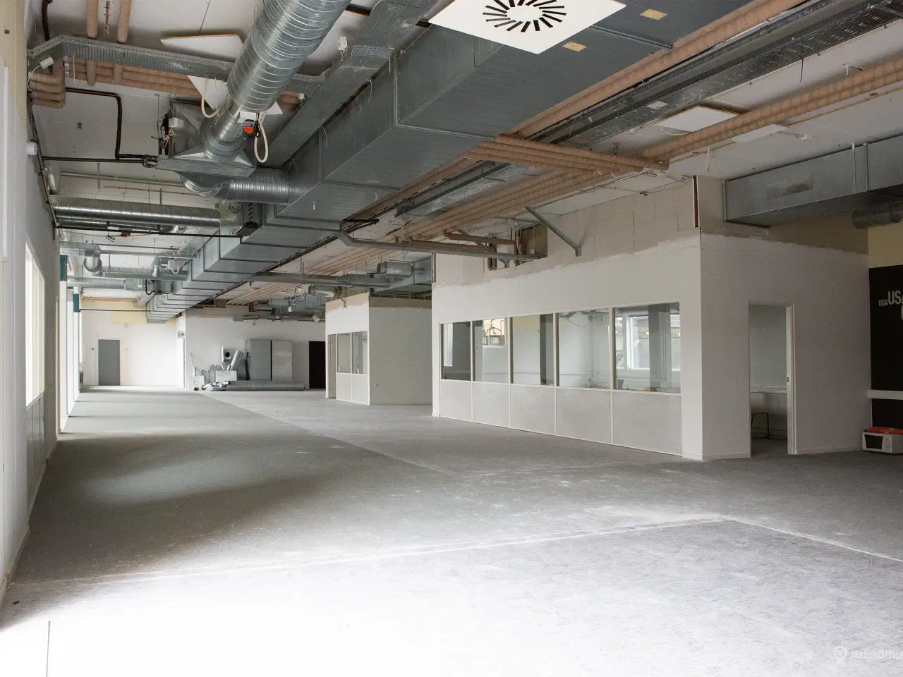 Billede 5 - Veleksponeret og markant kontorlejemål med højt til loftet ved ydre Ringvej