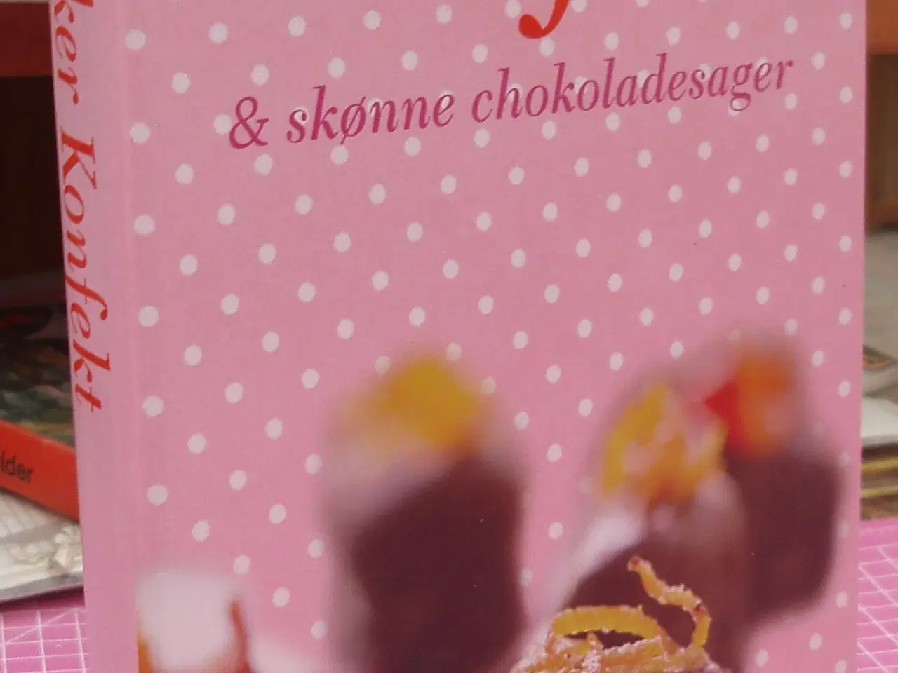 Billede 1 - Lækker Konfekt & skønne chokoladesager