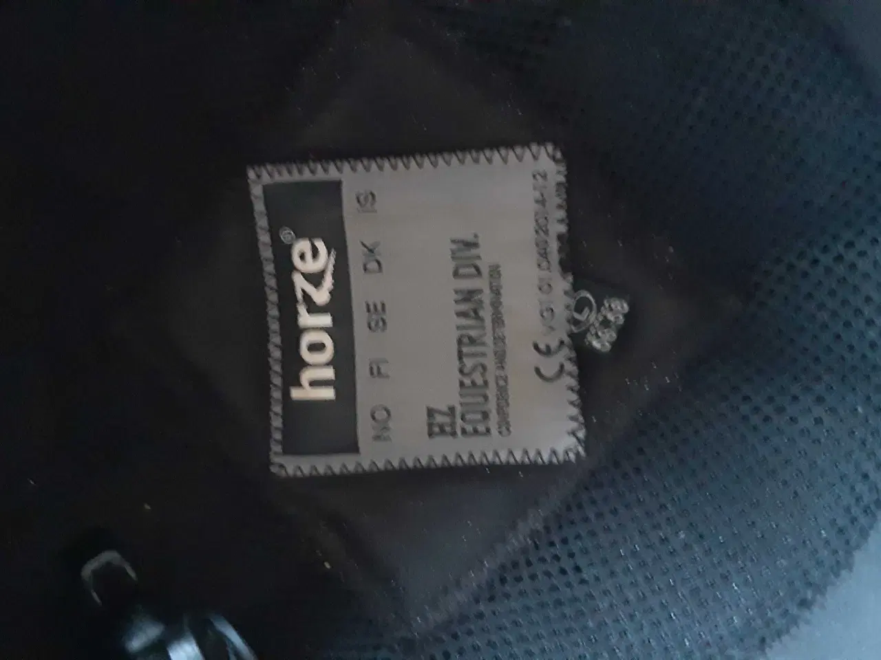 Billede 2 - Ridehjelm 58 og ridehest XS