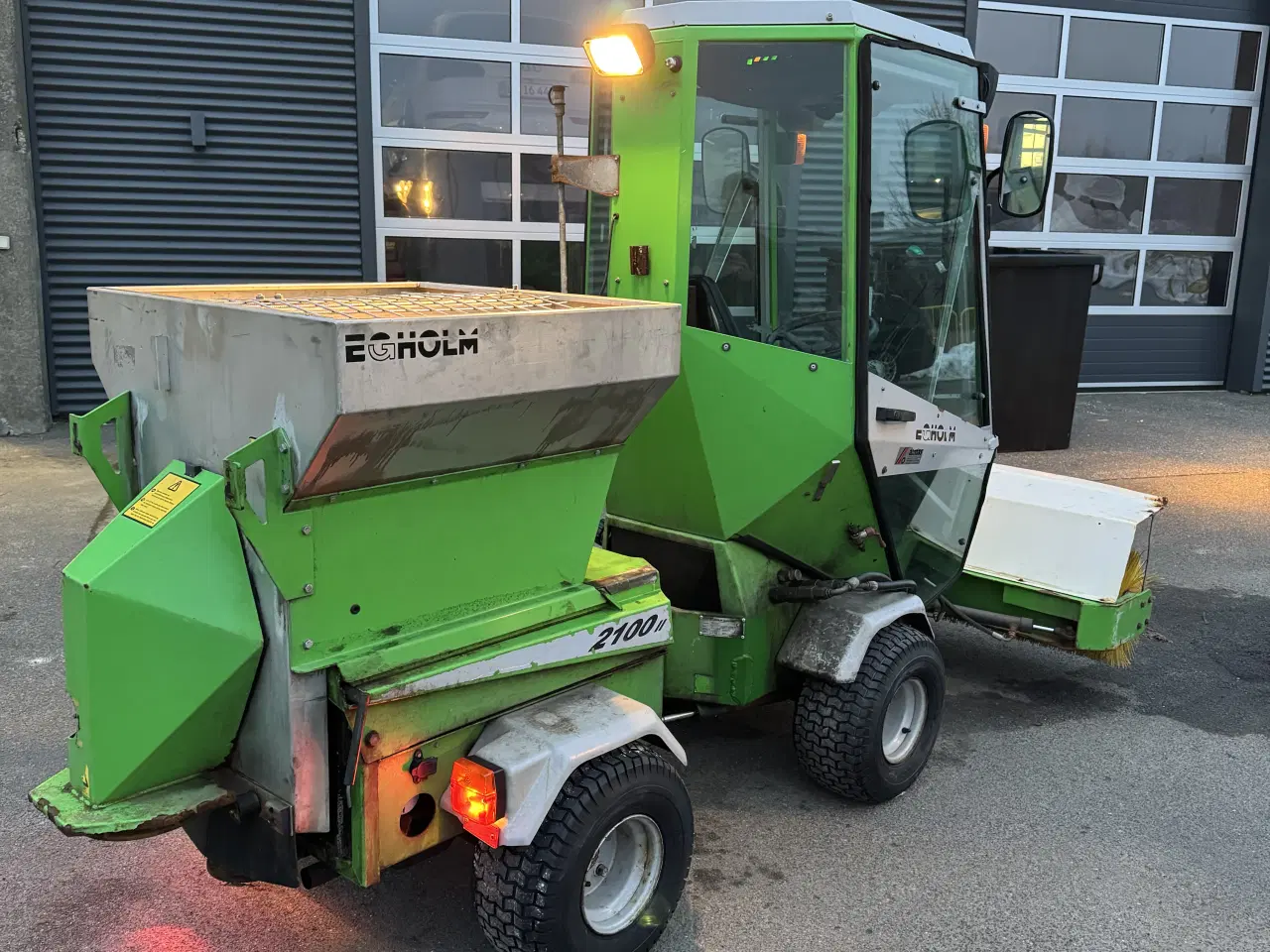 Billede 3 - Egholm 2100 Fejemaskine