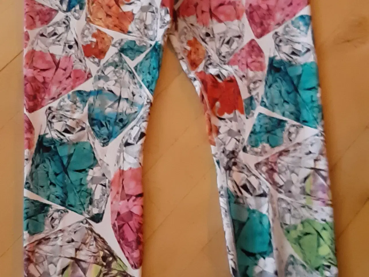 Billede 2 - Leggins.fra Nike-Str: Medium-Print:Diamant/sten