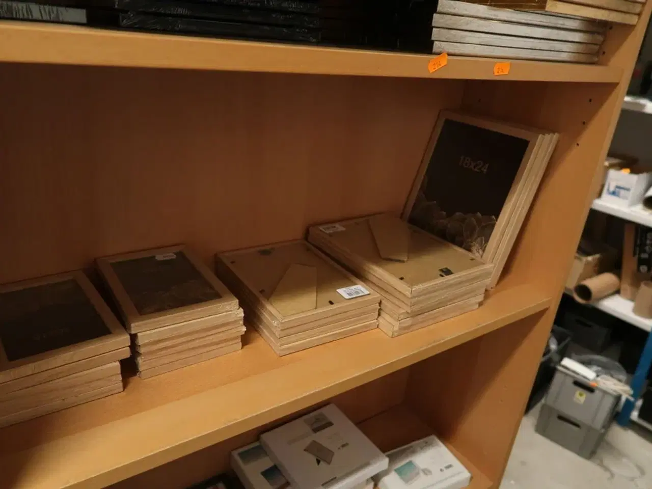 Billede 6 - Reol med div. Rammer m.m.