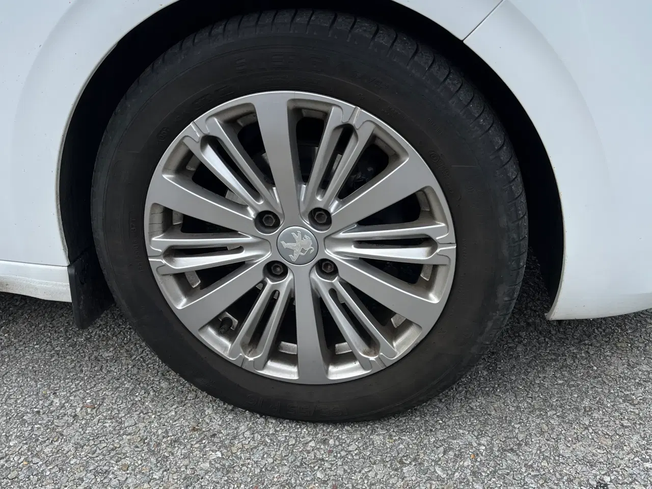 Billede 5 - Peugeot 208 Allure Sky