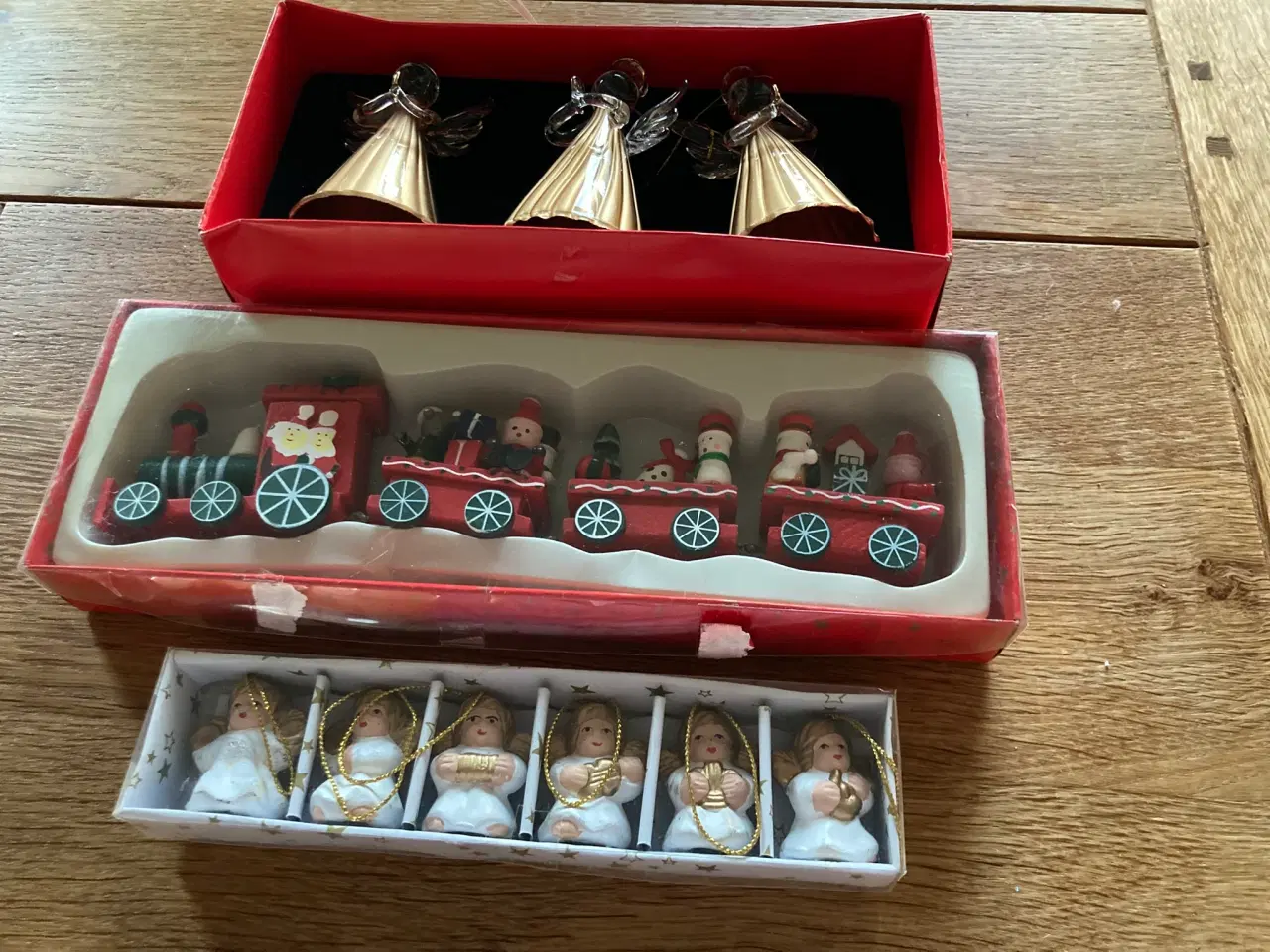 Billede 2 - Oprydningssalg fra julekassen. Samlet pris 300,00 