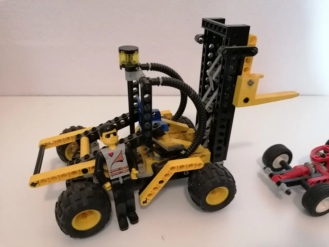Billede 2 - Lego Technic	Køretøjer, Sælges som vist 