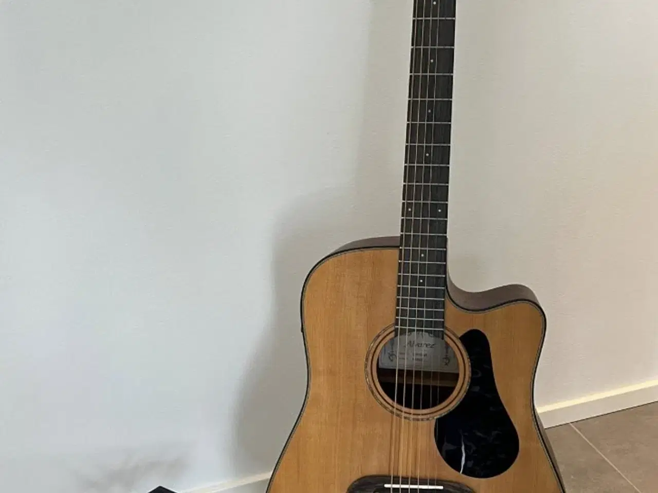 Billede 1 - Halvakustisk guitar Alvarez AD30CE med tilbehør