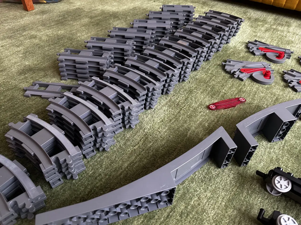 Billede 3 - Stor togbane m. selvkørende tog – mange skinner