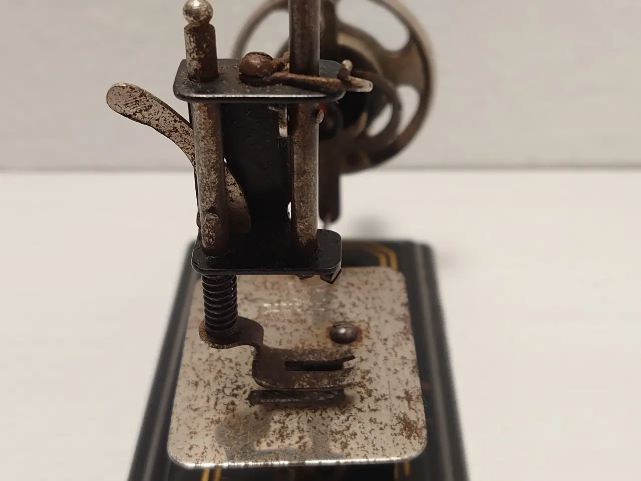 Billede 4 - Miniature symaskine i blik .Model Casige 0 år 1935