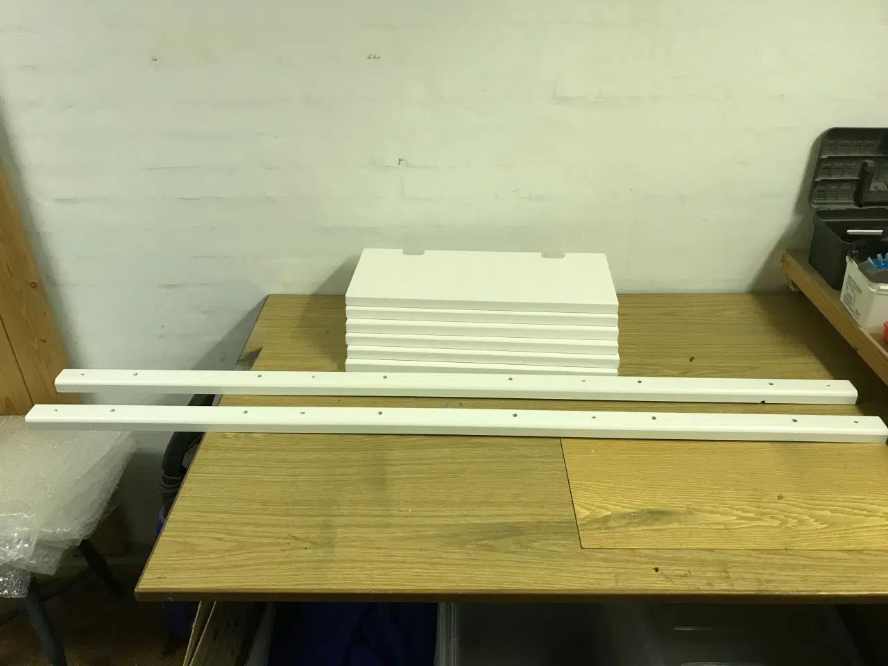 Billede 2 - Enkel reol i hvidt træ