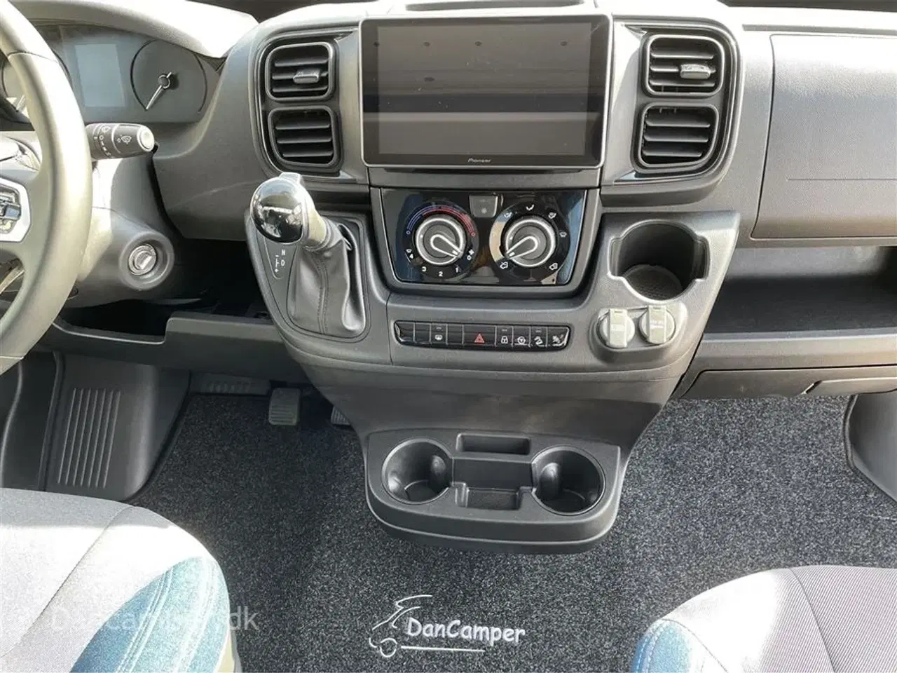 Billede 8 - 2024 - Chausson X650 Exclusive line   MESSEPRIS kr. 999.900,- SPAR kr. 50.000,- Camper med stor Lounge og siddegruppe, 9-trins automatgear, sænkeseng, stor garage, specialfælge, Connect- og X-tilbehørspakke ,