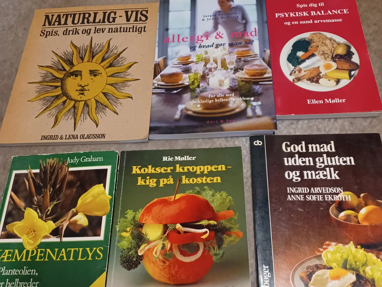 Billede 4 - Forskellige kogebøger 20 kr pr stk