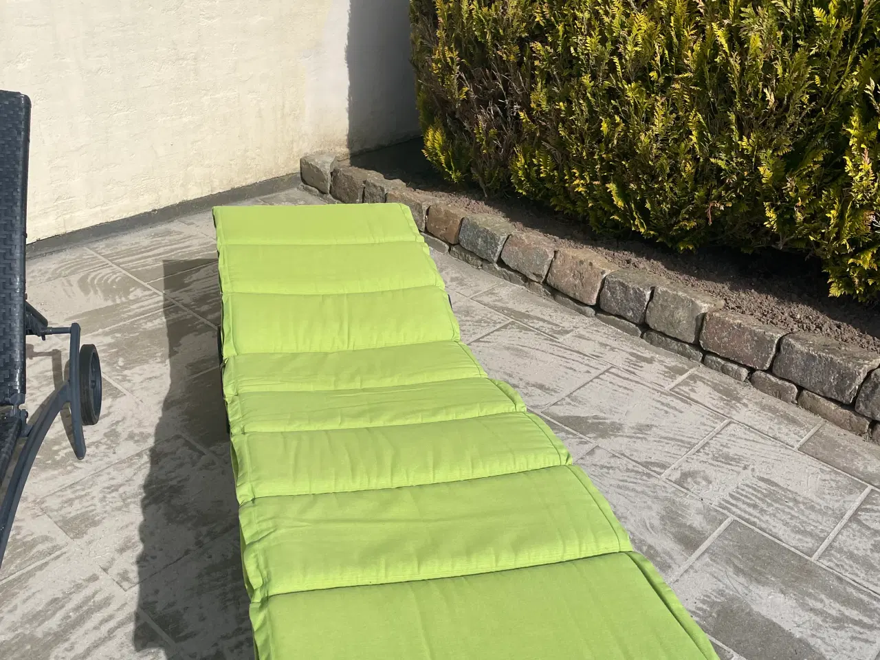 Billede 3 - Solsenge i ratan med kermit grøne hynder 