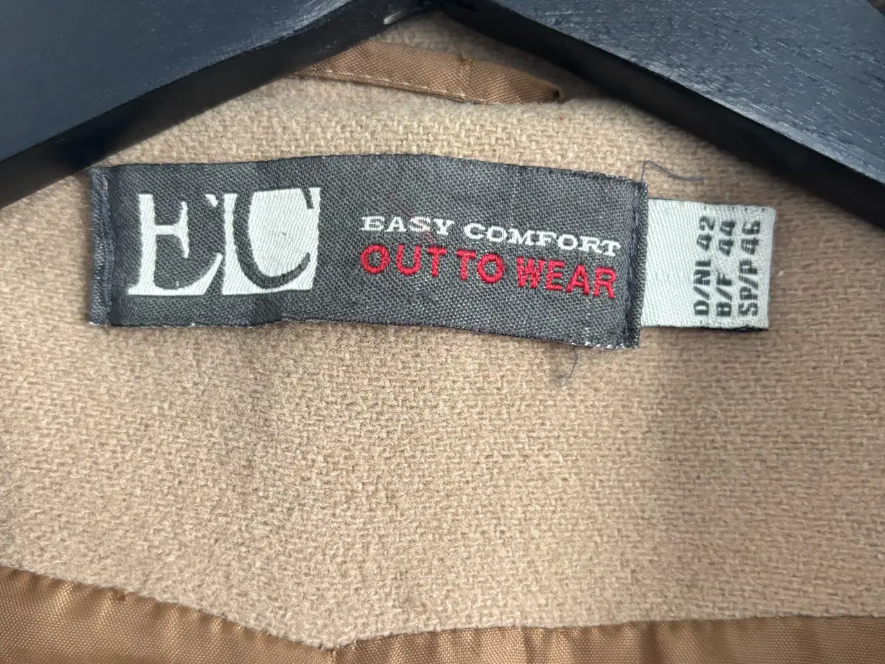 Billede 2 - Easy Comfort brun frakke, størrelse 44
