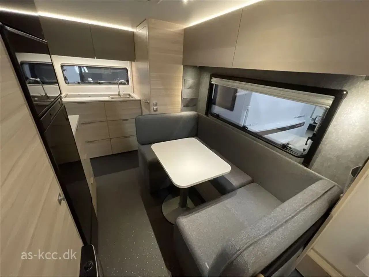 Billede 5 - 2026 - Adria Altea 542 PH   Adria Altea 542 PH Årg. 2026 4 sovepladser, 4 siddepladser. kan vejes ned til 1350 KG Lader+batteriboks+udvendig stik kr. 1.649,- lagt i prisen