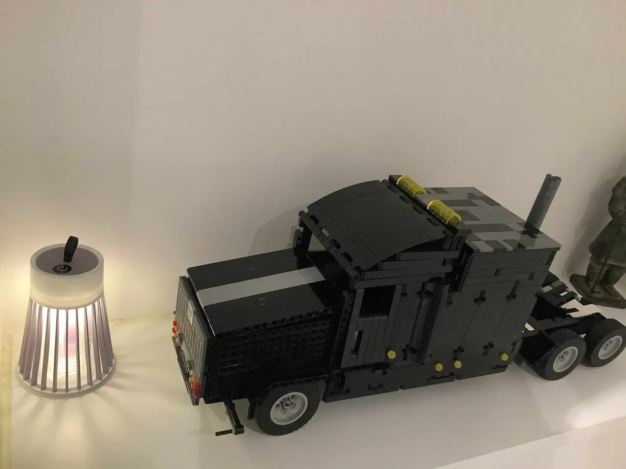 Billede 2 - UNIK Selvbygget Sort Technic lego Trucker 