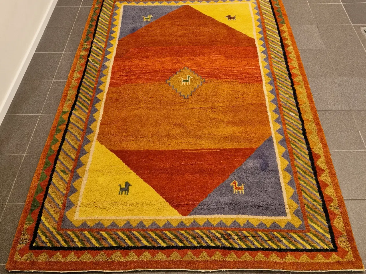 Billede 6 - Flot farverigt tæppe.