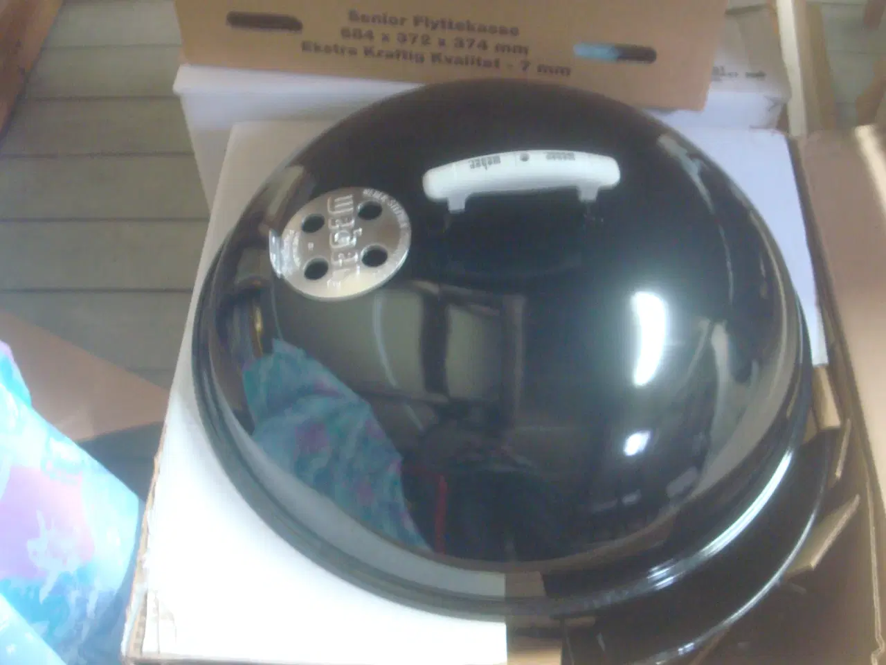 Billede 1 - WEBER KULGRILL, GOLD, 57 cm diam, på stativ,NY