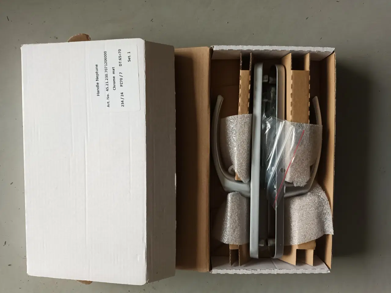 Billede 1 - Facadedørsgreb til plastikdøre 2 sæt