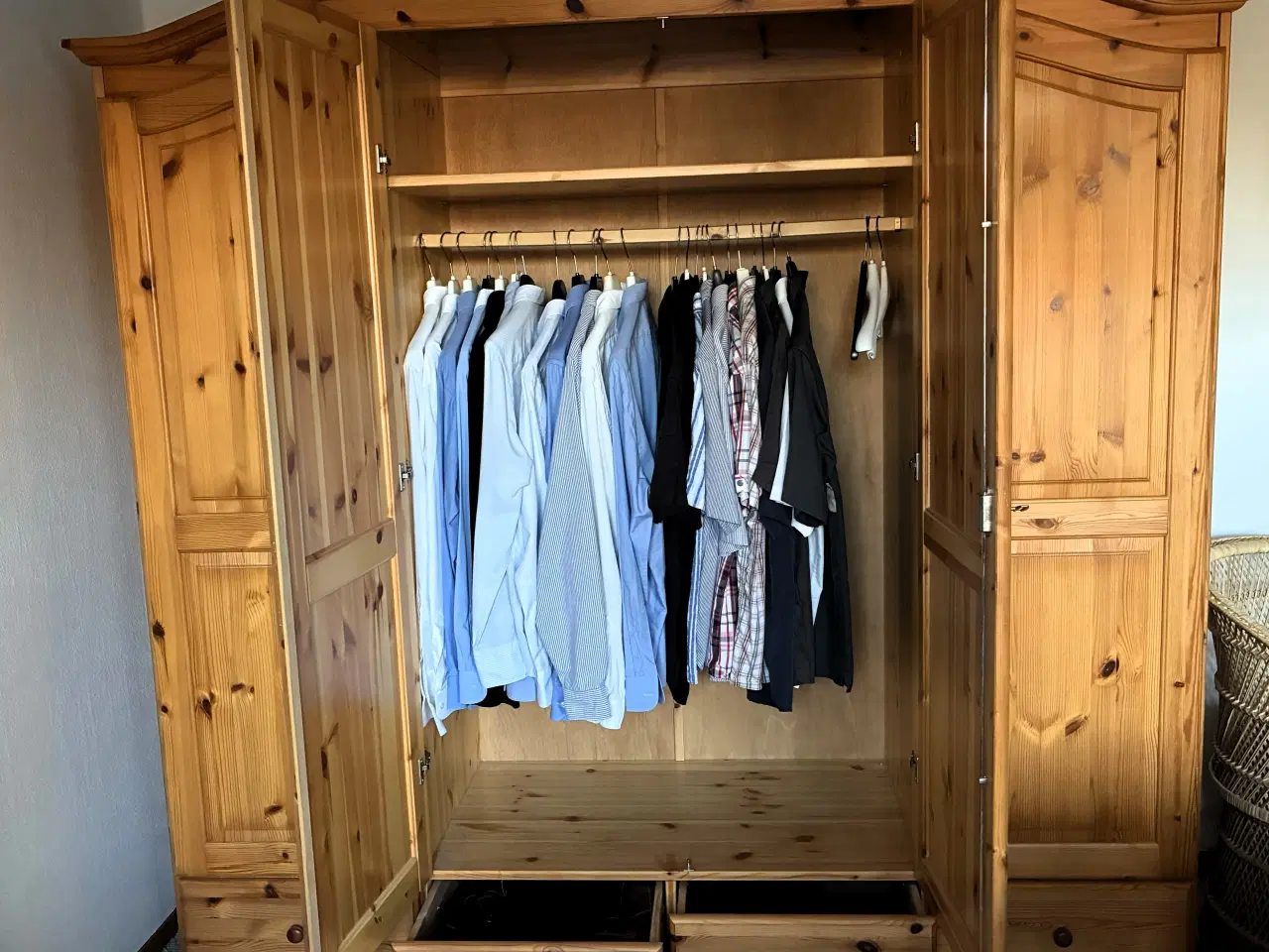 Billede 2 - Garderobeskab, klædeskab