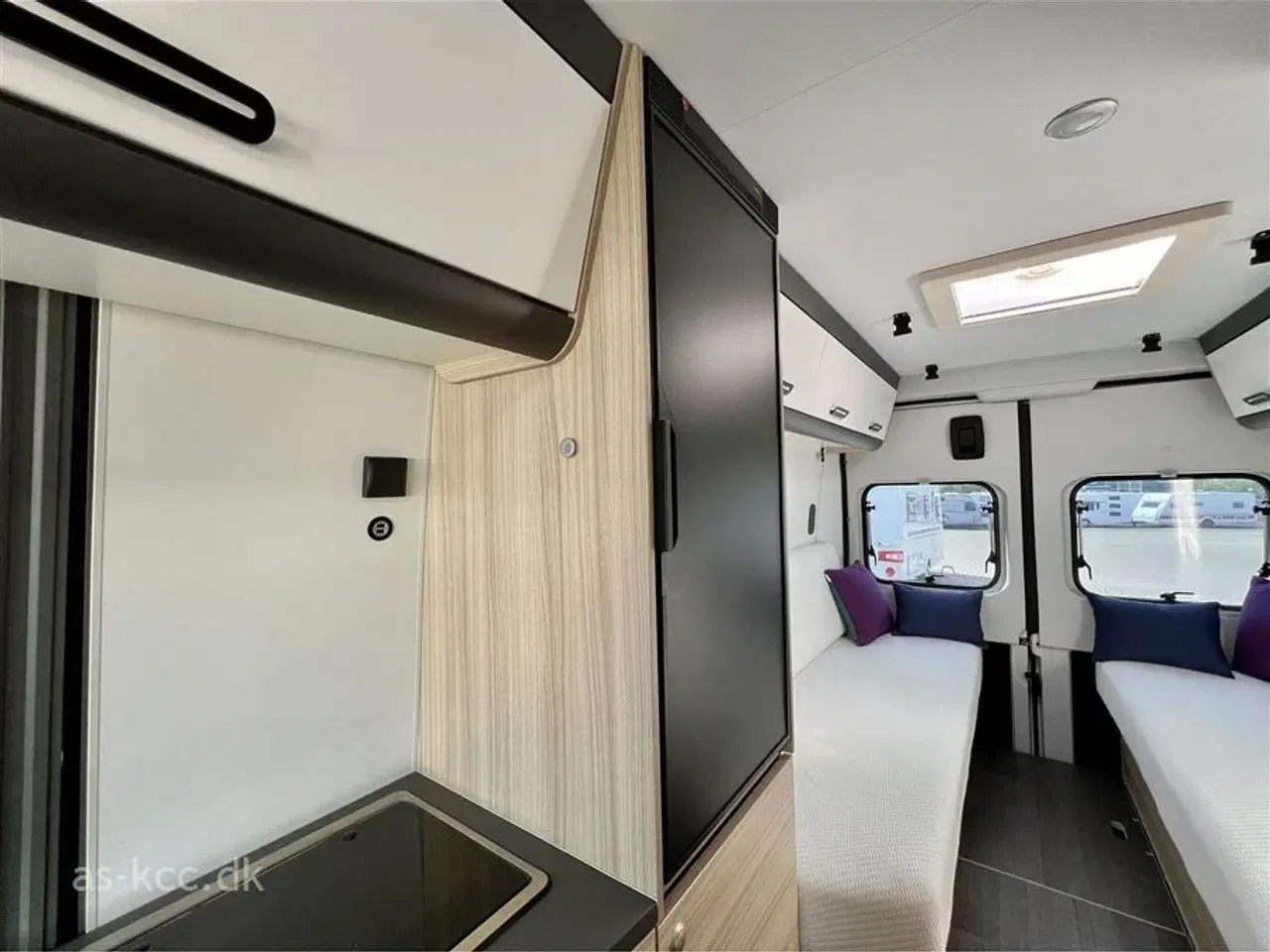 Billede 14 - 2024 - Sun Living V 65 SL   Flot Adria Sun Living V 65 SL med 2 Enkelt senge.