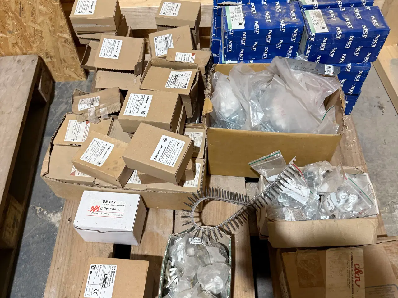 Billede 4 - Søm skruer og beslag