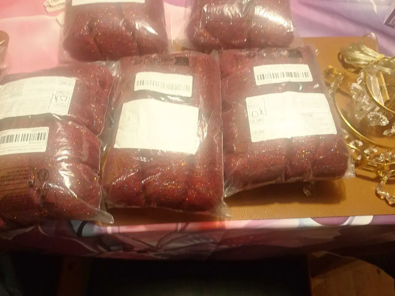 Billede 4 -  Garn  rød seks  pakke 