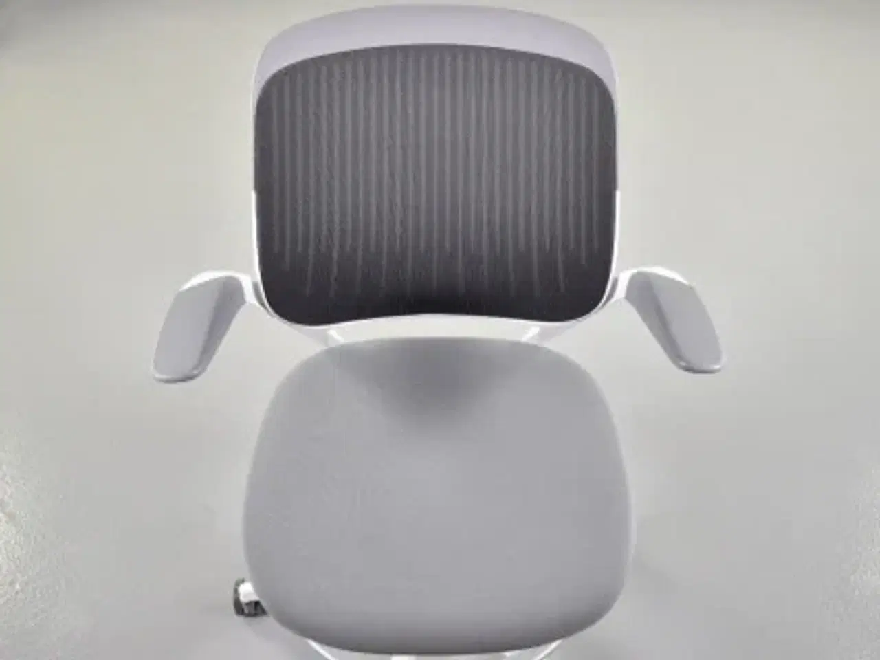 Billede 5 - Steelcase cobi møde-/kontorstol med armlæn, grå polster og hvidt stel, med hjul
