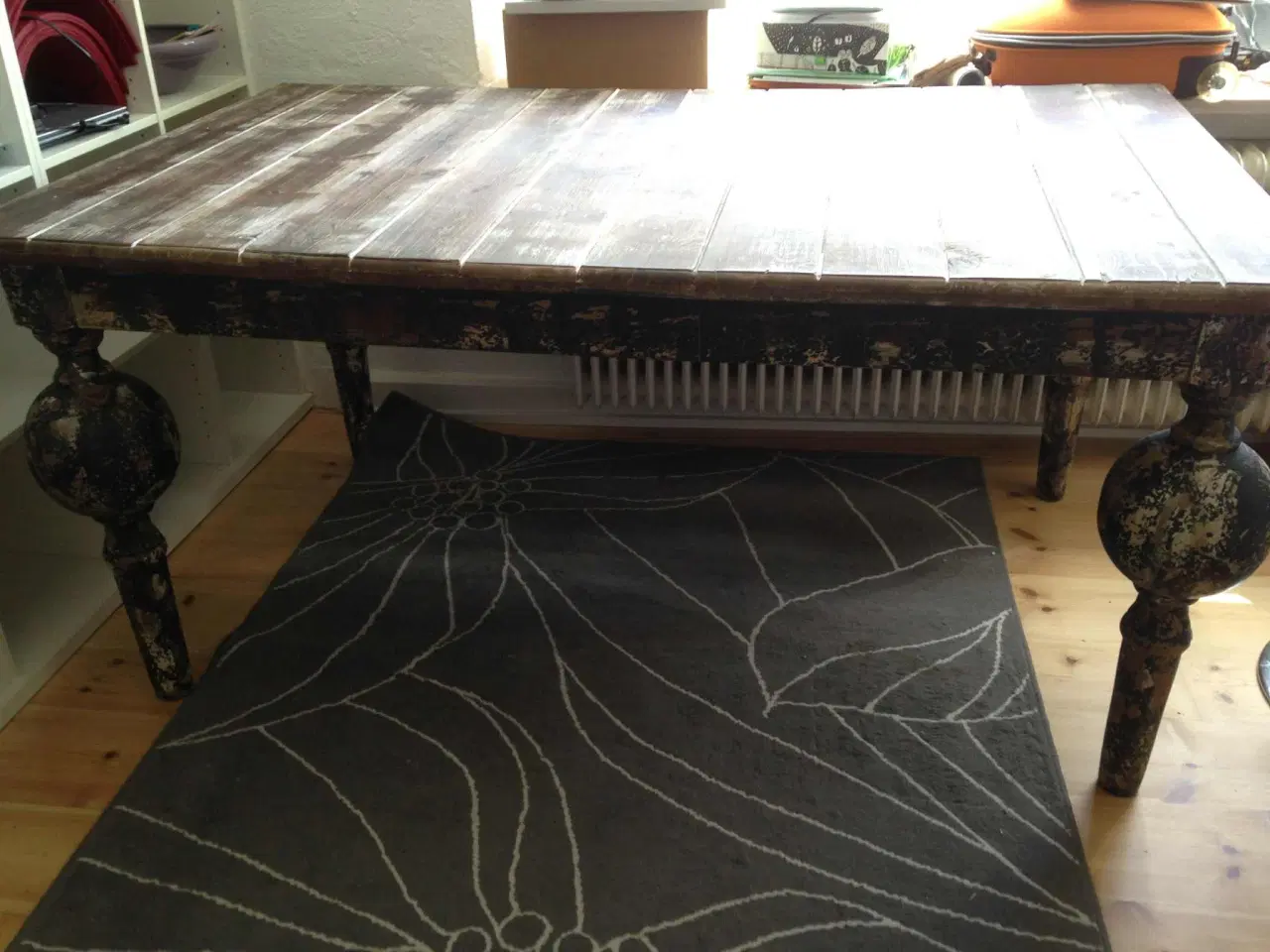 Billede 1 - Nordal spisebord i træ.