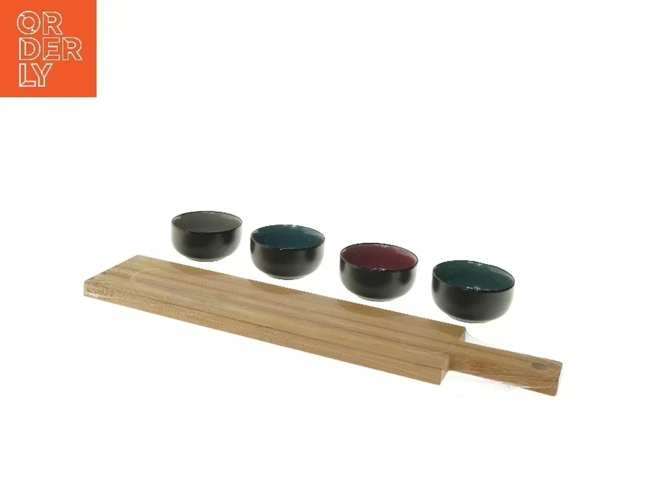 Billede 4 - Tapas sæt med skåle og bræt fra Coop (str. 50x10 og ø 9 cm)