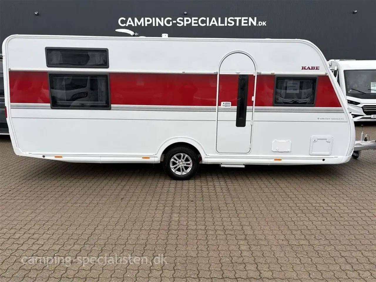 Billede 1 - 2026 - Kabe Ametist GLE KS B8 PREMIUM LINE Kabe Ametist GLE B8 KS Premium Line 2026 - Se den nu hos Camping-Specialisten.dk