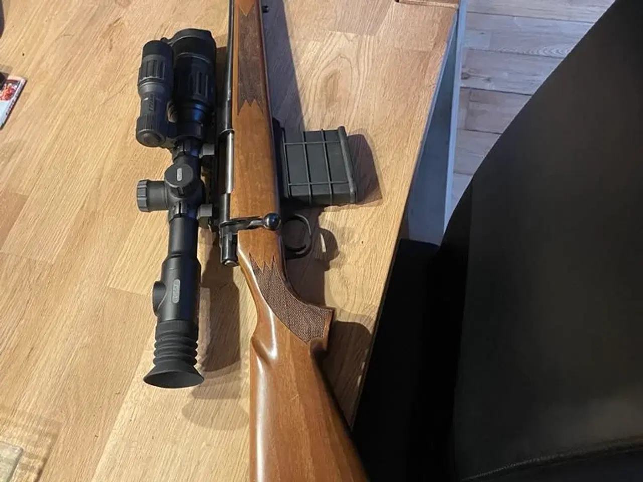 Billede 1 - Jagtriffel og dag og nat kikkert  sælges