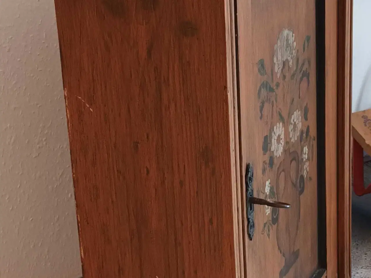 Billede 2 - Tobaksskab