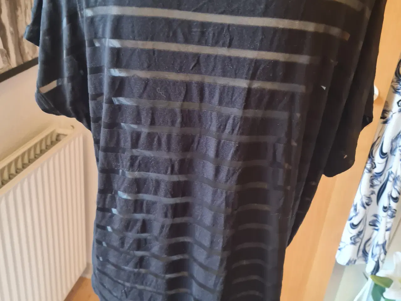 Billede 3 - Sort top/T-shirt str xl 42-44 Ellos 