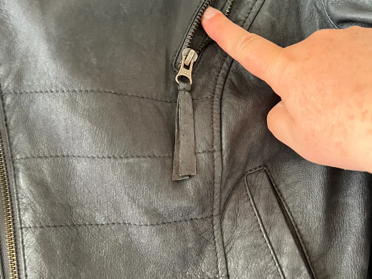 Billede 6 - Grå Skindjakke fra Phobia. (Str. 36)