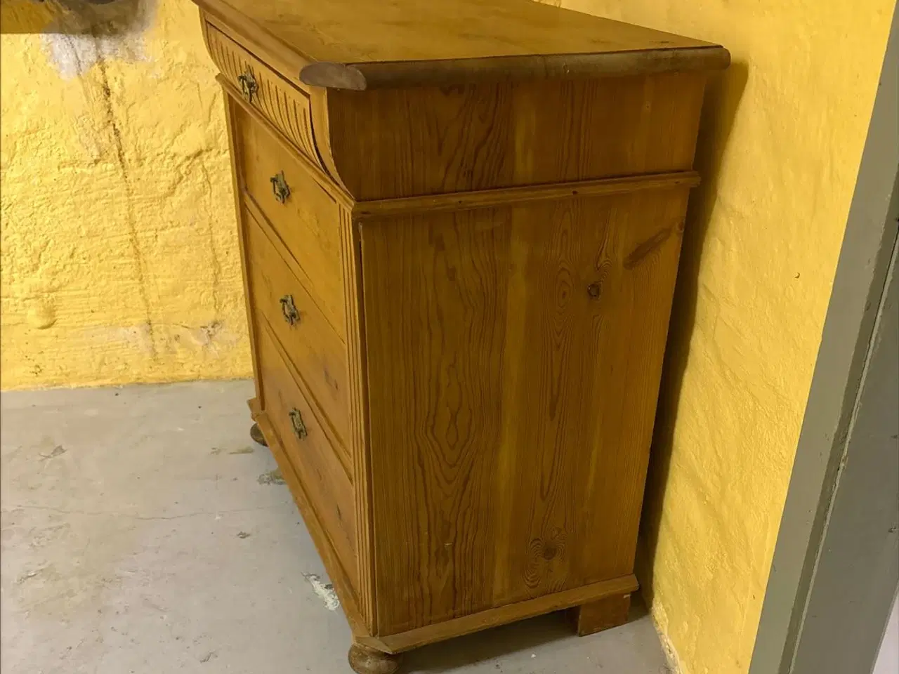Billede 1 - Kommode afsyret