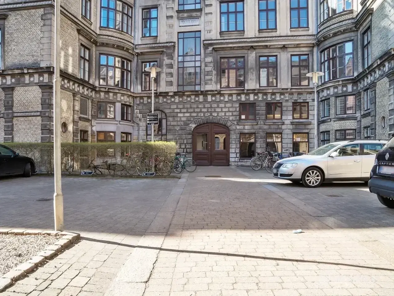 Billede 5 - MC-parkering i åben gård