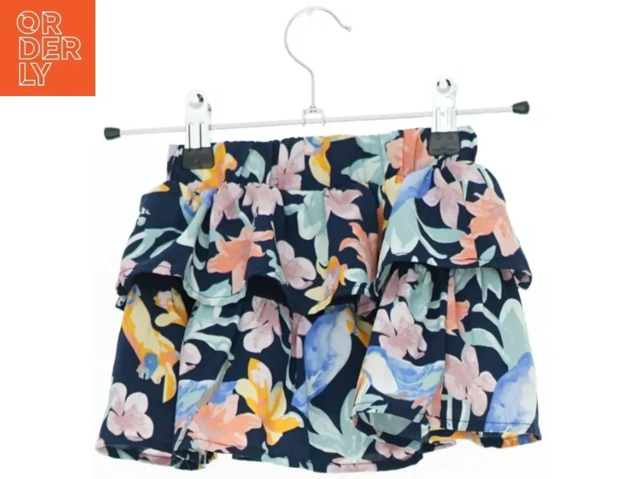 Billede 2 - Blomstret nederdel til børn fra Basic needs (str. 86)