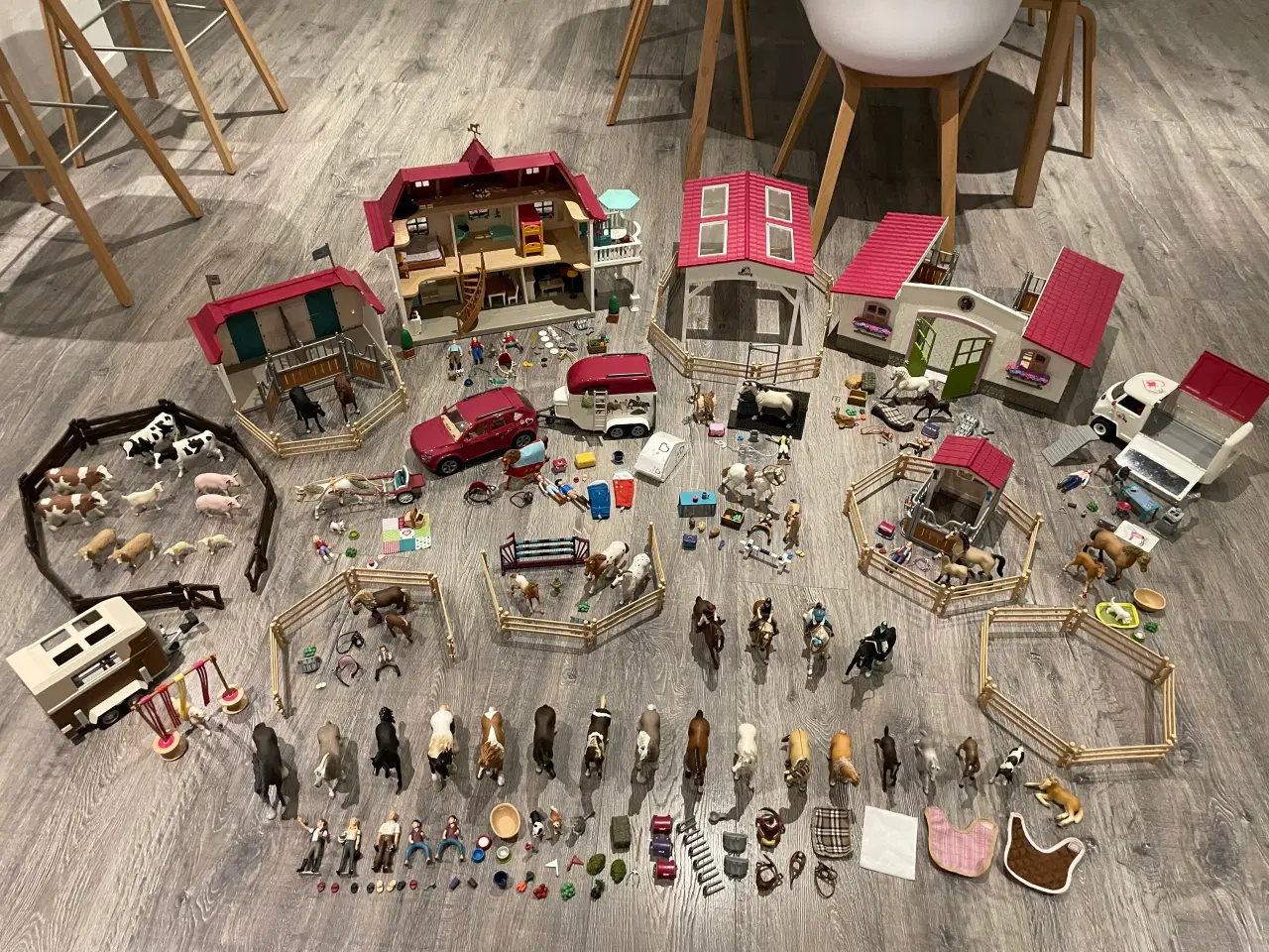 Billede 1 - Kæmpe Schleich samling (Nypris 8500,-)