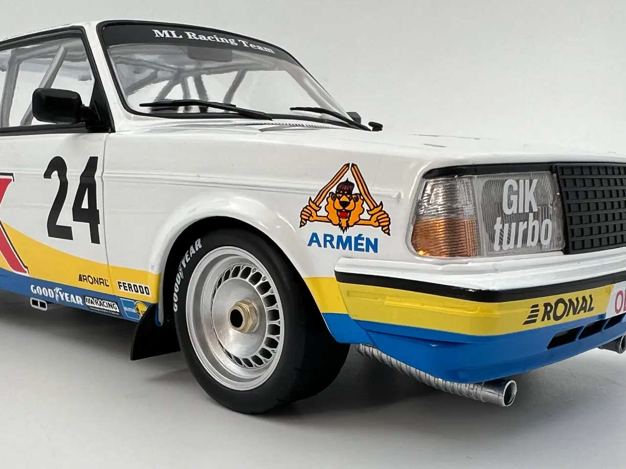 Billede 7 - 1985 Volvo 240 Turbo 1:18  Flot og detaljeret