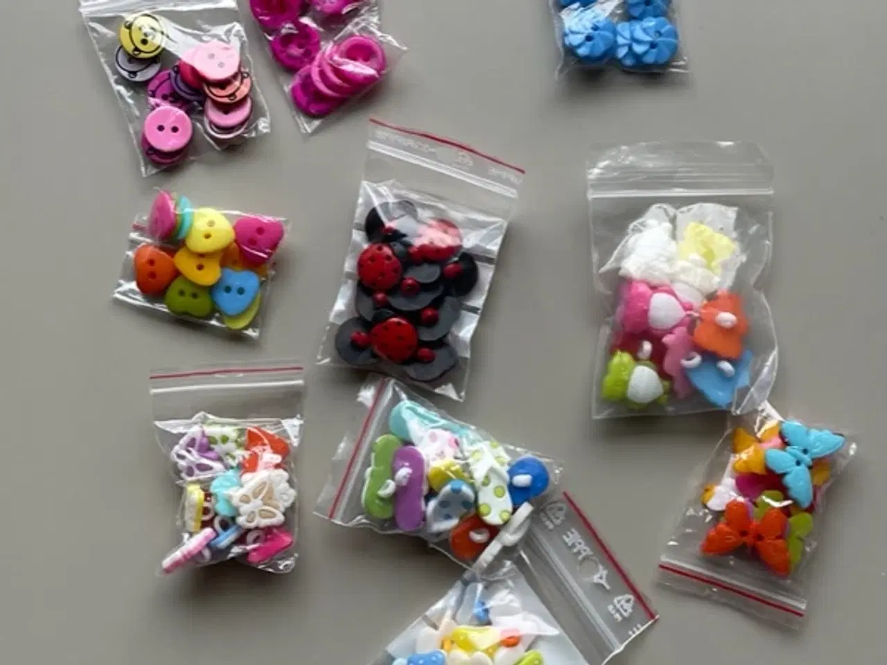 Billede 2 - Lykkepakker med knapper, vælg selv hvor mange
