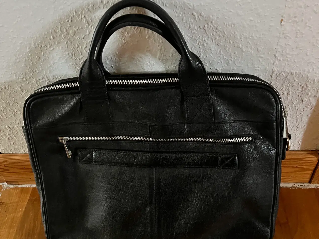 Billede 1 - Computertaske med mange rum