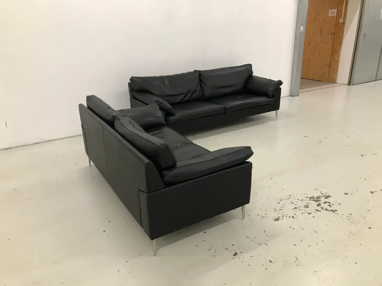 Billede 4 - Søren Lund SL329 2x3 Pers.Sofagruppe i sort læder.