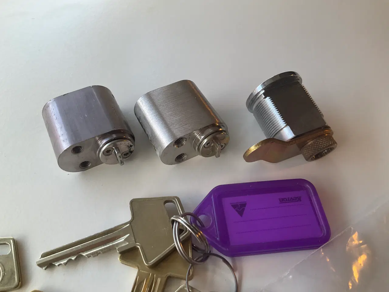 Billede 3 - Cylindre og nøgler. 6 stifter.
