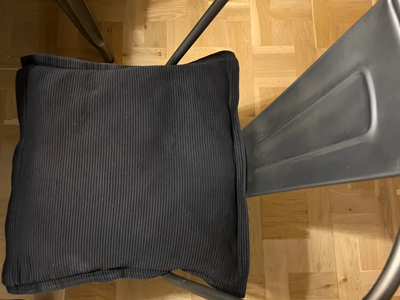 Billede 4 - Solidt og flot træbord