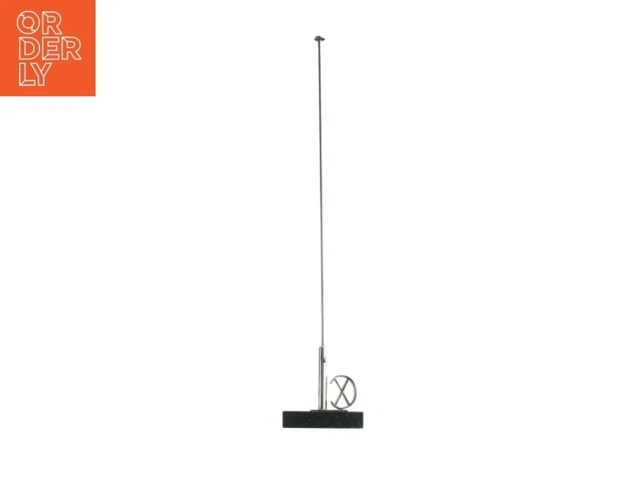 Billede 1 - Flagstang på fod af norsk Porsgrun porfyr marmor (str. 51 x 10 cm)