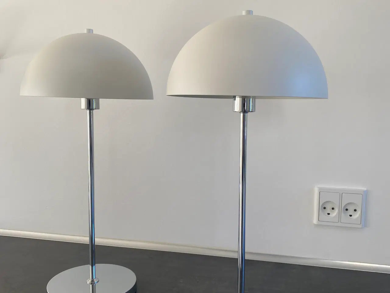 Billede 1 - 2 stk. Genopladelige bordlamper - Dyberg Larsen 